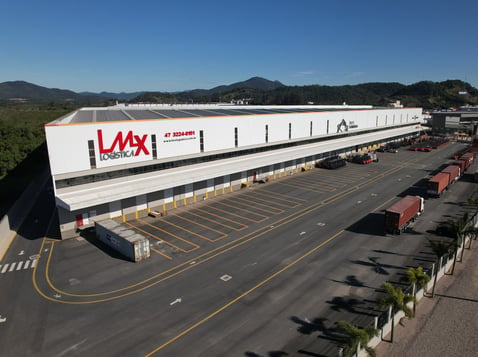 Estrutura externa e docas da LMX